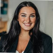 Elizabeth Ricci's Instagram, Twitter & Facebook