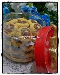 Langkah 3 terapkan adunan menggunakan acuan tart dan gulung bersama jem nanas. Tart Nenas Tradisional Myresipi