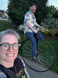 Where to find Knickerbockers and matching coat or vest for vintage cycling?