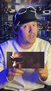 Explorando la colaboración Oakley y Travis Scott