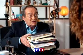Peu connue encore du grand public, cette toulousaine, âgée de 44 ans, est aujourd'hui le visage du jt concurrent de la une. Regardez Le Clip De Passage De Relais Entre Jean Pierre Pernaut Et Marie Sophie Lacarrau Au