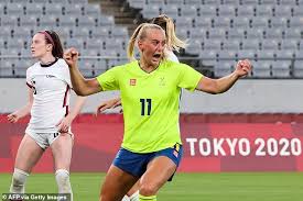 Она является членом шведской национальной команды. Tokyo Olympics Sweden Stun The United States In Women S Football Aktuelle Boulevard Nachrichten Und Fotogalerien Zu Stars Sternchen