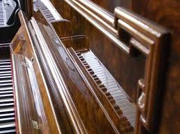 〈in übertragener bedeutung:〉 du spielst auf meinen nerven klavier (umgangssprachlich; Antik Klavier Mit Neuem Seiler Innenleben Reha Piano De