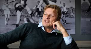 Word ook lid van wnl en houd de npo in evenwicht! Youri Mulder Op Zoek Naar Meest Bijzondere Shirt Veiling Op Je Club