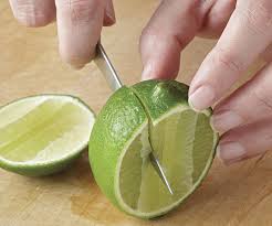 Sebenarnya masalah ni bukannya di alami oleh korang je tapi hampir semua wanita di dunia ni! Cara Mudah Putihkan Kuku 5 Gambar