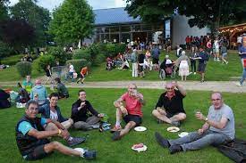 Les amis musiciens d'anhiers ont parcouru la braderie en rythme et le groupe abba for ever a clôturé la journée et la fête. Manifestations A Quarre Les Tombes Station Verte Osti Vezelay Avallon Morvan Noyers Sur Serein Accueil Touristique De Quarre Les Tombes Mairie De Quarre Les Tombes Station Verte Manifestations