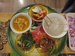 Bosou merupakan makanan tradisi yang menyerupai perkasam atau 'jeruk'. Khayu Cafe Ambuyat Sejenis Makanan Tradisional Bagi Kaum Facebook