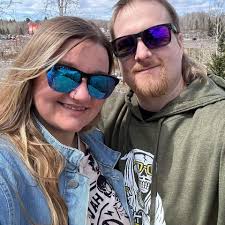 Where to find a 2014 Nissan Elgrand front upper grill with badge?