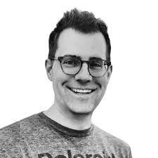 Kristin Fontenot's Instagram, Twitter & Facebook