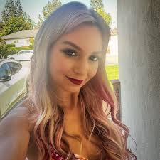 Lisa Romer's Instagram, Twitter & Facebook