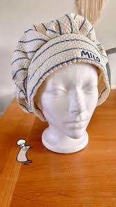 Last Christmas I kept seeing the cutest little diy clay mushrooms  everywhere. I finally decided to try my hand and it's addictive! They are  absolutely adorable, and so easy to make. They