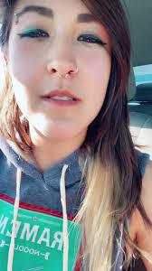 Kristen Mendez (@boozeandboos)