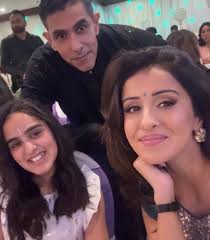 Wrapped in light, laughter, and love this Diwali night 💫🕉️🪔 And when the  outfit feels like magic, thank you @manojmakwanadesigns for this stunning  creation and totally acing the sparkle assignment 🪩 ✨🩵