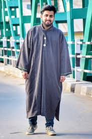 Men get dressed up in traditional attires and women also wear heavy jewellery and headgears. Traditional Dress Of Kashmir For Men Women Lifestyle Fun