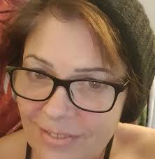 Which one looks better ???