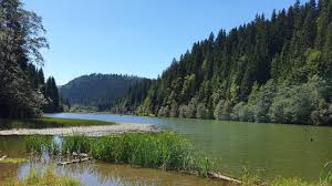 Camere web live webcams din judetul brasov muntele rosu reprezinta o zona de promenada foarte frumoasa pentru cei care iubesc sa se plimbe in natura pe carari de munte, deoarece dispune de un cadru natural incantator, in care se pot admira crestele muntilor siriului si ciucasului. Lacul Rosu Plimbare Si Prezentare Imprejurimi Youtube