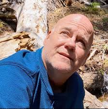 Mixing Vocals Using Compression: The Basics Made Simple Mixing vocals can  often feel like walking a tightrope. You want the vocal to sit perfectly in  the mix—upfront, clear, and consistent—without sounding unnatural