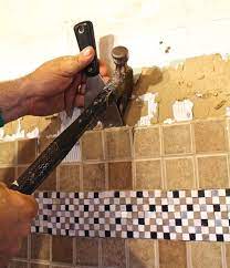 Getting rid of a backsplash comes with its own perils, most commonly running the risk of harming your drywall. How To Remove Tile Backsplash Weekend Craft