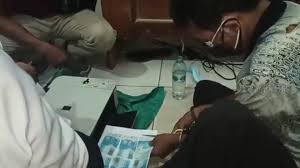 Menjadi satpol pp mungkin salah satu impian kamu. Cetak Uang Palsu Dari Hvs Zais Ditangkap Saat Belanja Di Pasar Sampit Bagian 1