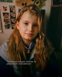 Wie 11 is staat veel verandering te wachten: afscheid van de basisschool,  maar ook meer vrijheid en het begin van een ingewikkelde puberfase.  Fotograaf @heleen.mdbw portretteerde elf Amsterdamse elfjarigen. 🔗 Bekijk  alle