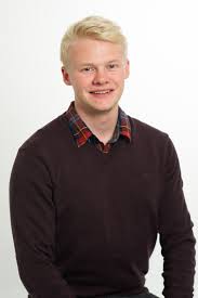 Programledere er henrik farley, jonis josef og martin lepperød. Fotogjengen