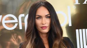 No place to hide machine gun kelly 2015. Megan Fox Jetzt Zeigt Sie Das Erste Parchen Foto Mit Machine Gun Kelly