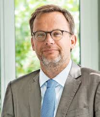 Seitz eröffnet in München und Frankfurt