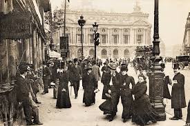 Feuille D Automne Place De L Opera Paris C 1900 Paris Photos Old Paris Old Photos