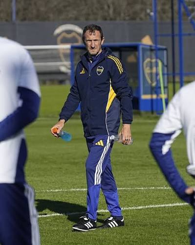 ???? Segundo día de entrenamiento en la pretemporada de Boca al mando de Rodolfo Arruabarrena. ???? Primera medida del Vasco: doble turno. Así se entrenará el plantel hasta el domingo. ???? @bocajrs