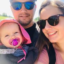 Mike Lehne sendet sonnige Grüße aus dem Campingurlaub in Ostfriesland!  ☀️Gemeinsam mit seiner Frau Jenny und Baby Brooke, verbringt er ein paar  Tage in Hooksiel. ⚓️ Denn die 3 müssen warten...Am 01.08