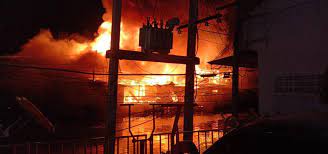 วันที่ 31 ก.ค.2564 ศูนย์วิทยุพระราม ได้รับแจ้งเหตุไฟไหม้ตลาดบ้านแพ้ว หมู่บ้านริมน้ำบ้านแพ้ว ตลาด. Bydwpw75obujzm