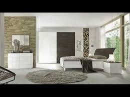 La camera da letto moderna, con il suo design pulito caratterizzato da linee nette, forme geometriche e colori laccati è tra le soluzioni di arredo più amate per la zona notte. Camere Da Letto Moderne Ante Scorrevoli Mobili Moderni Youtube