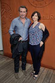 L'information officielle nous vient du magazine paris match, qui a eu droit à une interview de l'acteur et une série de photos dans les rues de paris. Nathalie Pechalat En Dit Plus Sur Sa Vie De Couple Avec Jean Dujardin