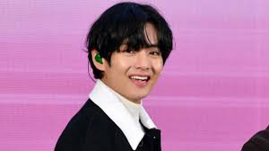 Beliebteste kpop idol von 2018 eingestuft. Omg Bts V Aka In Taehyung Is In Love And Here Is The Lucky Lady Know More Inside Iwmbuzz