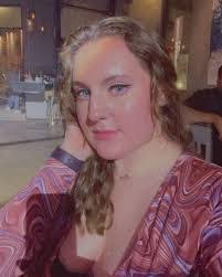 Maureen Stanhope's Instagram, Twitter & Facebook