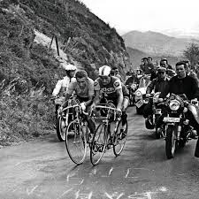 Poulidor, c'est la france du terroir. Anquetil Poulidor Duel De Mauvais L Equipe