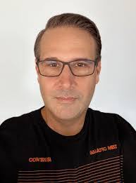 Tom Bergmann's Instagram, Twitter & Facebook