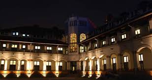 Lawang sewu is located in semarang, central java. Lawang Sewu The Story Behind An Old Building Is It Really Spooky Difawisata Com