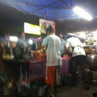 Mr.allan liew helping the pasar malam trader to apply for the business license. Pasar Malam Taman Megah Cheras Selangor