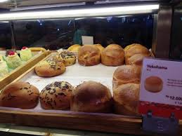 Berdasarkan jenis dasarnya, roti tawar hanya memiliki dua jenis yaitu white bread (roti putih yang terbuat dari tepung terigu), dan pertama yaitu ciabatta bread, yang terbuat dari tepung gandum dan ragi. Breadlife Picture Of Bread Life Jakarta Tripadvisor