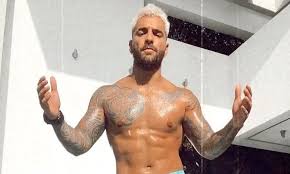 Juan luis londoño arias, mejor conocido como maluma, nació el 28 de enero de 1994. Maluma Dancing In His Swim Trunks Is The Only Thing You Need To Watch Today