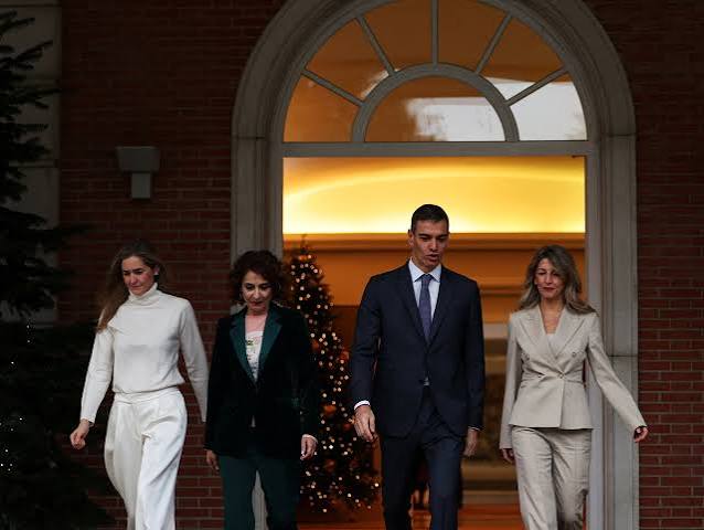 Las ministras de Seguridad Social y de Trabajo preparan las medidas que no exigen el aval del Parlamento para cumplir el mandato de Sánchez | Economía | EL PAÍS