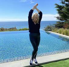 Rebel wilson shows off new look in bathing suit morning express with robin meade actress rebel wilson took to instagram to show off her weight loss while posing in a bathing suit. Rebel Wilson Says These Four Things Helped Her Shed 75 Pounds Eat This Not That