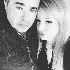 Toy e Daniela perdem avião para a lua-de-mel