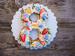 Support en polystyrène pour faire un gâteau de bonbons en forme de chiffre 1. Number Cakes Les Nouveaux Gateaux D Anniversaire Magazine Avantages