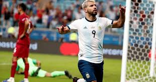 Sofía calzetti es una famosa modelo e influencer quien recientemente se ha hecho más reconocida por ser la novia del futbolista sergio agüero. Estatura De Lionel Messi