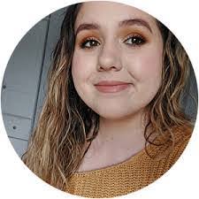 Mandy Comer's Instagram, Twitter & Facebook