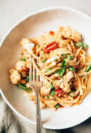 Creamy Cauliflower Pasta With Garlic Roasted Tomatoes Recipe Cauliflower Pasta Linguine Recipes Garlic Pasta