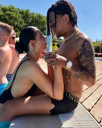 Maybe you would like to learn more about one of these? Ronnie Flex Wordt Papa Relatie Met Famke Louise In Zwaar Weer Hot Jamz Urban Radio