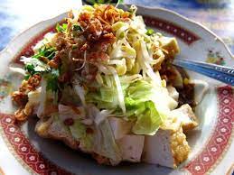 Kupat Tahu Tofu Rice Cake And Vegetable Served With Sweet Peanut Souce From Magelang Central Java Resep Kue